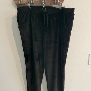 Simply Vera black velour joggers